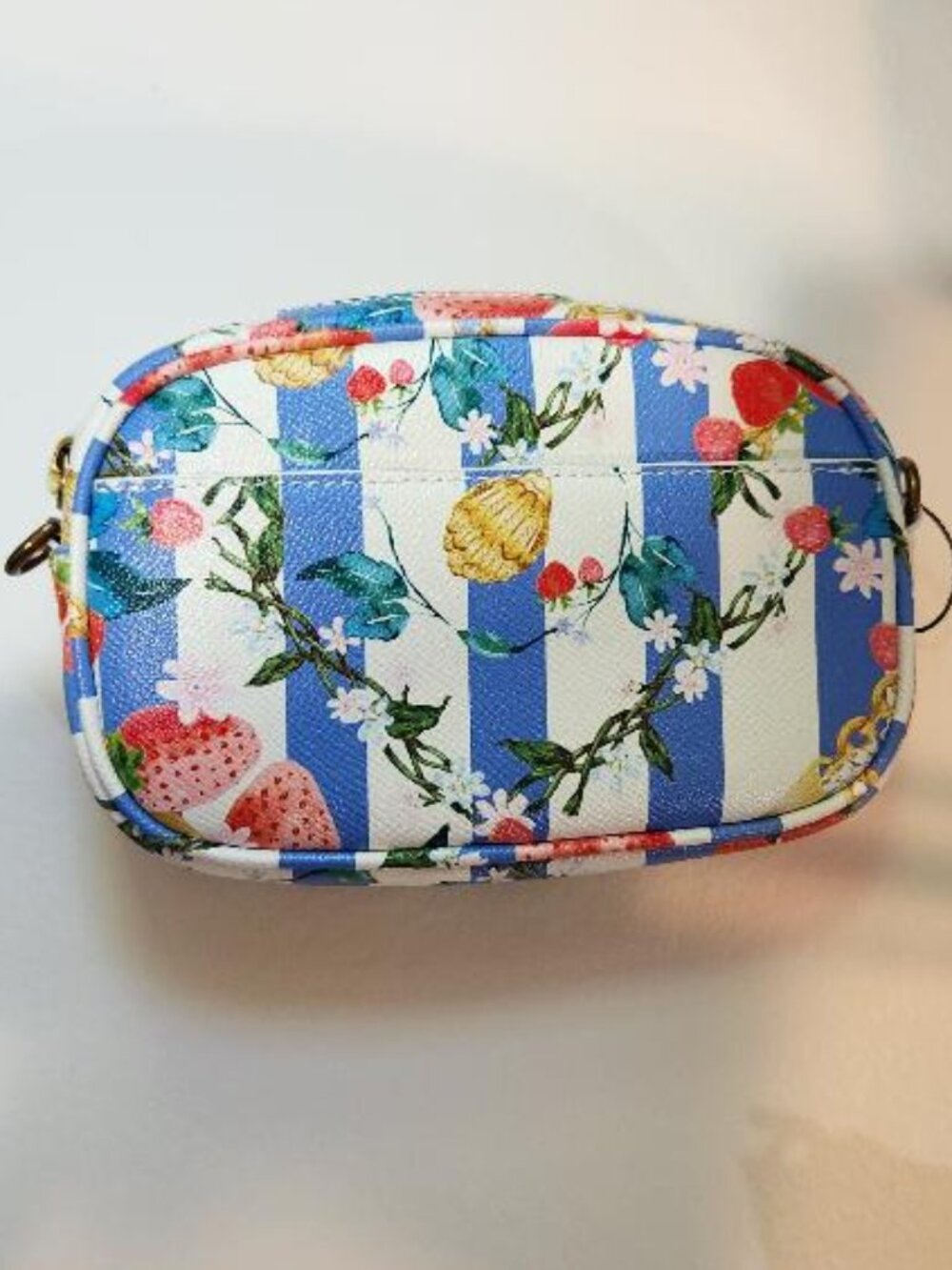 Kurt Geiger London Small Greenwich Leather Camera Bag - Picture 4 of 8